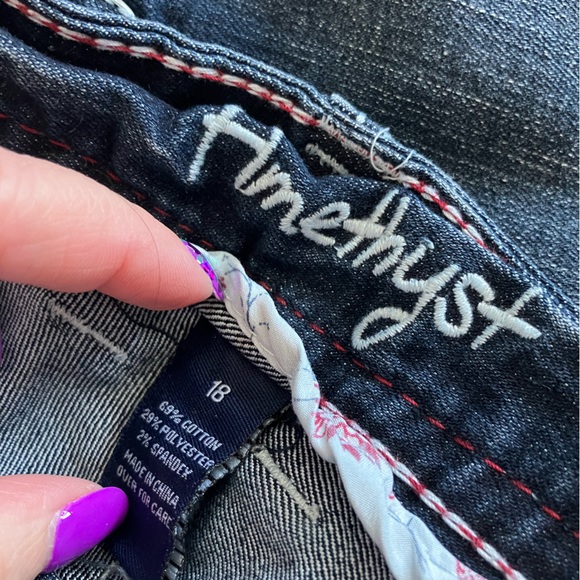 Amethyst Jeans - Picture 2 of 9